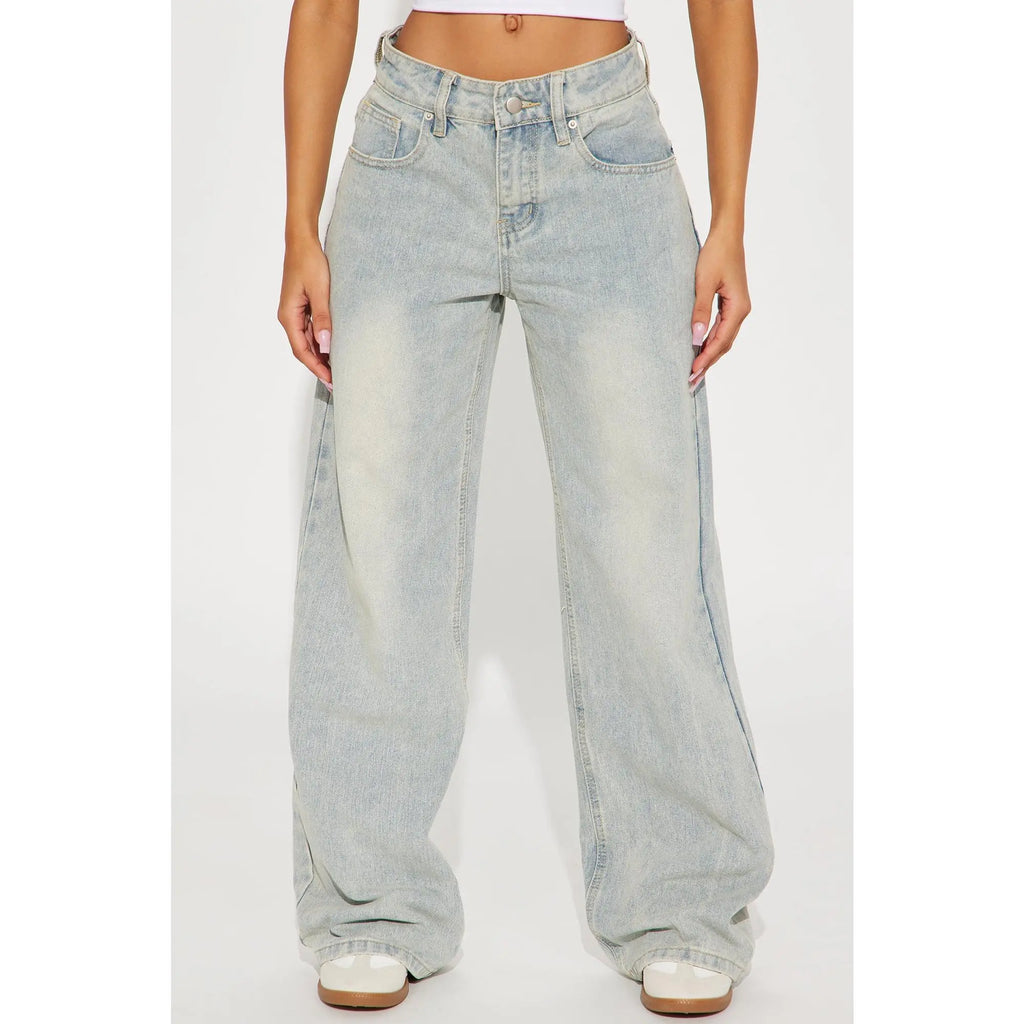 Chic Light Wash Tinted Baggy Jeans for Ultimate Comfort