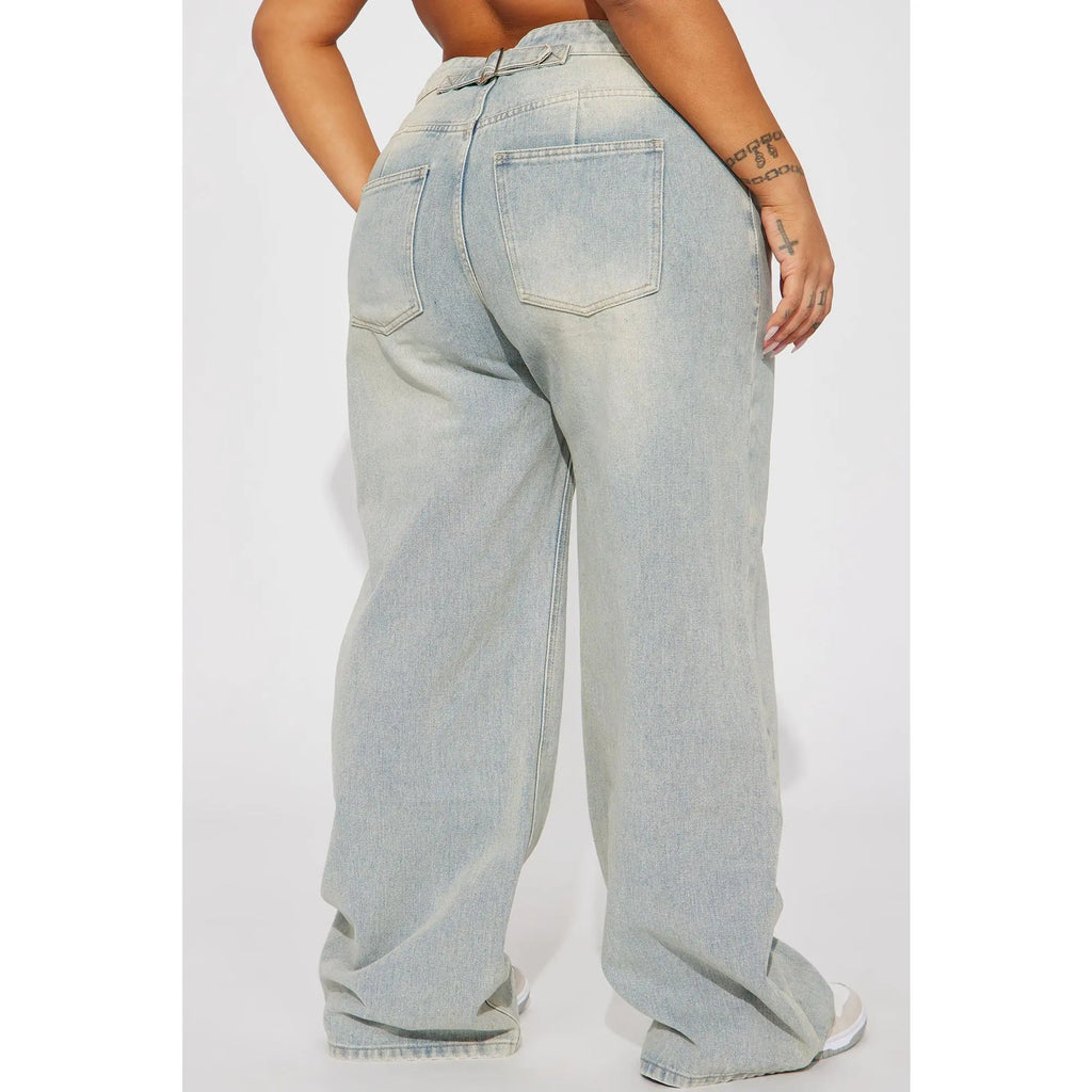 Chic Light Wash Tinted Baggy Jeans for Ultimate Comfort