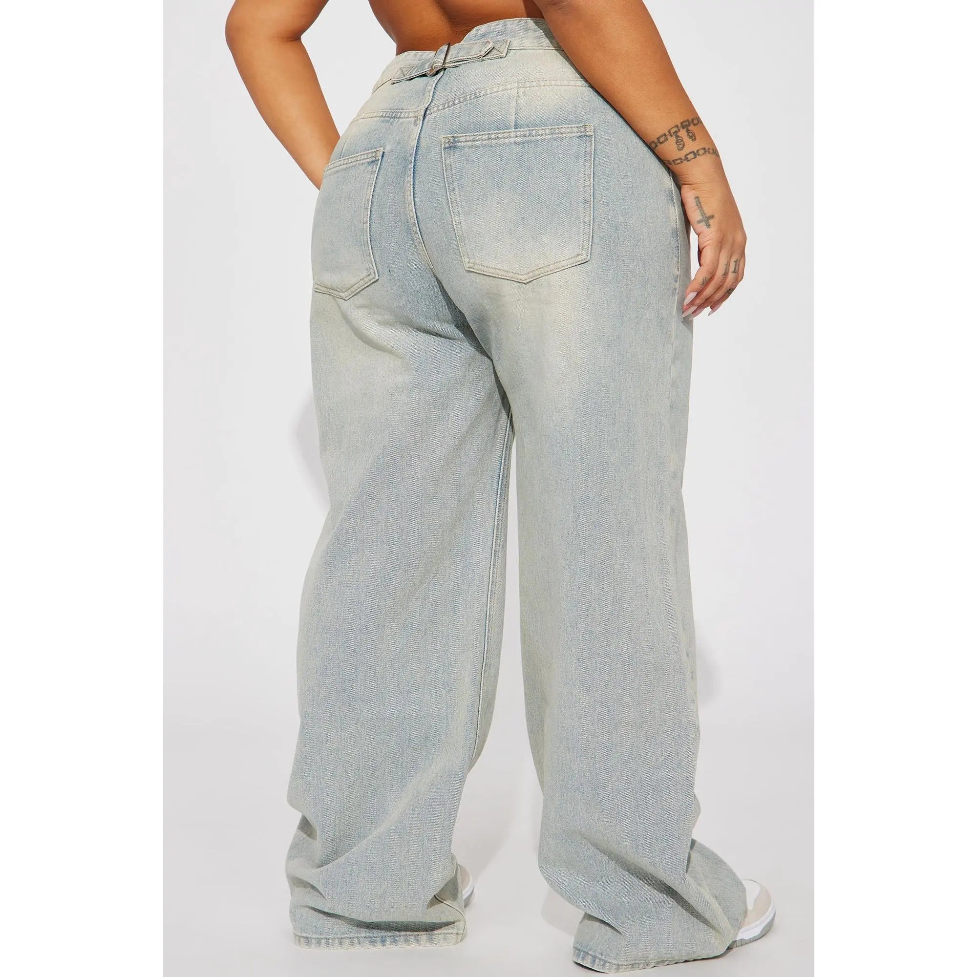 Chic Light Wash Tinted Baggy Jeans for Ultimate Comfort