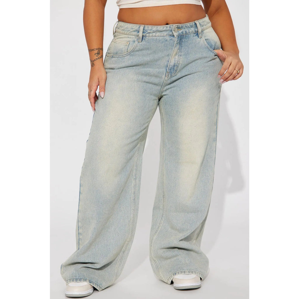 Chic Light Wash Tinted Baggy Jeans for Ultimate Comfort